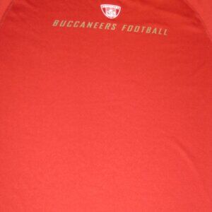 Vintage Tampa Bay Buccaneers NFL performance shirt Medium
